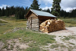 800px-Wood_Shed_In_Colorado_Rocky_Mountains_September_2013